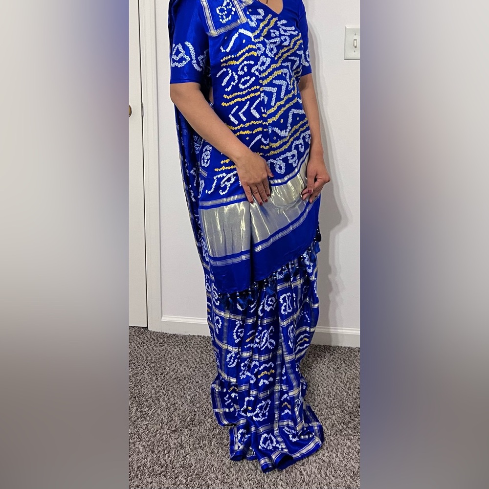 Pure guji silk bandhani saree  Royal blue stitch blouse xl with tussle with tag